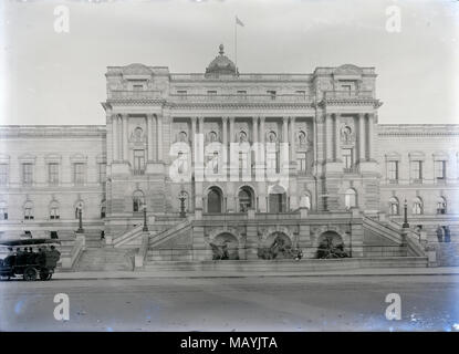 Antike c 1910 Foto, die Westfassade der Bibliothek des Kongresses in Washington, D.C. QUELLE: ORIGINAL GLAS NEGATIVE Stockfoto