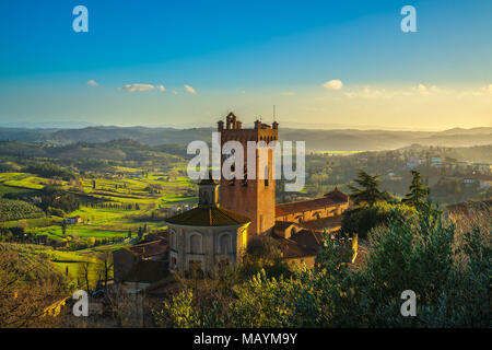 San Miniato Stadt Panoramaaussicht, Glockenturm der Kathedrale Duomo und die Landschaft. Pisa, Toskana Italien Europa. Stockfoto