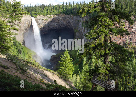 Helmcken Falls im Wells Gray Provincial Park in der Nähe von Clearwater, British Columbia, Kanada Helmcken Falls ist ein 141 m Wasserfall an der Murtle River. Stockfoto