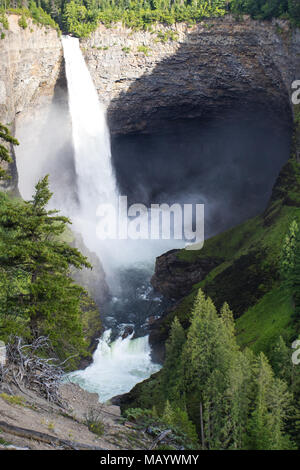 Helmcken Falls im Wells Gray Provincial Park in der Nähe von Clearwater, British Columbia, Kanada Helmcken Falls ist ein 141 m Wasserfall an der Murtle River. Stockfoto