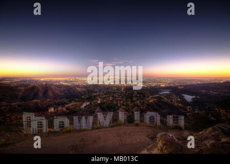 LOS ANGELES, Ca, USA. September 25th, 2016. Das Hollywood Zeichen. "HOLLYWOOD" ist in 45 geschrieben - Fuß hohen Großbuchstaben und ist 350 Meter lang. Stockfoto