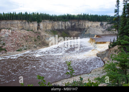 Hay River Louise fällt in den Twin Falls Gorge Territorial Park, Northwest Territories, NWT, Kanada Stockfoto