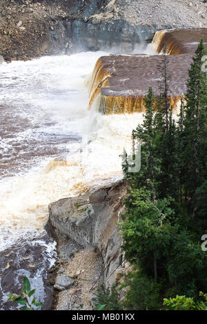 Hay River Louise fällt in den Twin Falls Gorge Territorial Park, Northwest Territories, NWT, Kanada Stockfoto