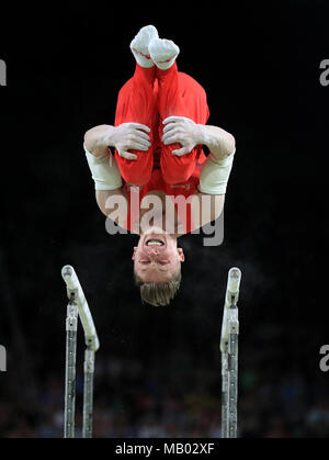 England's Nil Wilson auf der parallelen Balken am Coomera Indoor Sports Center während der Commonwealth Games 2018 in der Gold Coast, Australien. Stockfoto