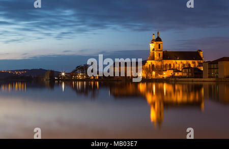 Ehemalige Prämonstratenser-abtei in Pont A Mousson Frankreich in der Nacht. Stockfoto