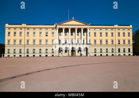 Fassade des Norwegischen Königlichen Palast in Oslo, Norwegen. Stockfoto