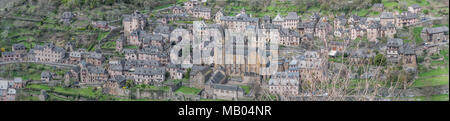 Panoramablick von Conques, Aveyron, Frankreich Stockfoto