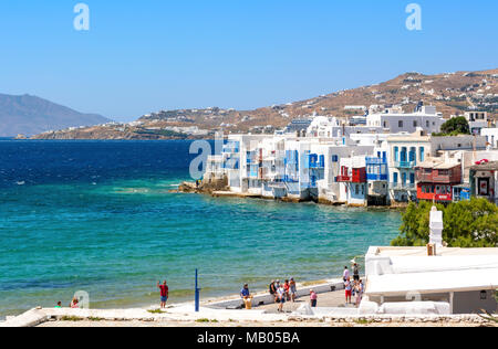 MYKONOS, Griechenland - 23. Mai 2017: Sea Bay und Little Venice mit bunten Häusern. Mykonos, Kykladen, Griechenland Stockfoto