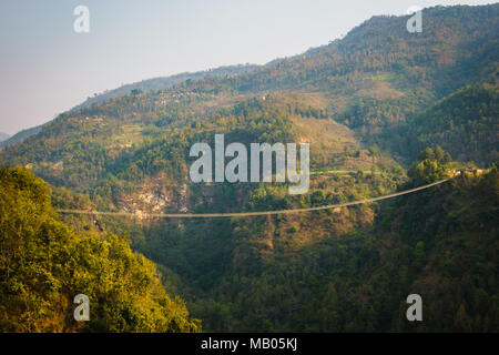 Hängebrücke über die Modi Flusses in Kushma, Nepal Stockfoto