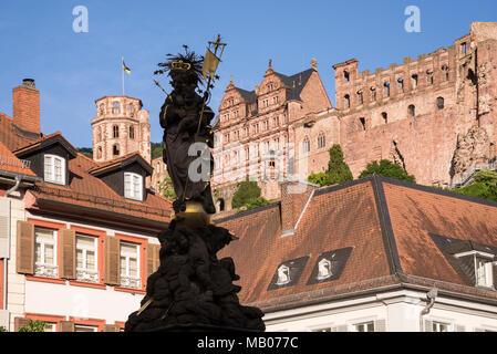 Kornmarkt mit Mariensäule und Blick aufs Schloss, Heidelberg, Baden-Württemberg, Deutschland Stockfoto