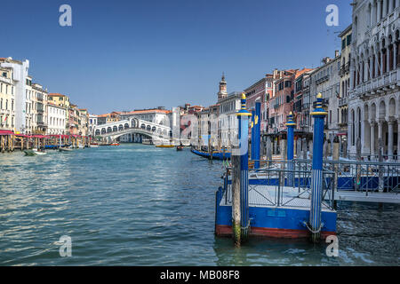 Rialto Brücke über den Canal Grande in Venedig Stockfoto