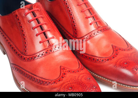 Studio Aufnahme eines Mans rot Leder brogue isoliert auf Weiss - Johannes Gollop Stockfoto