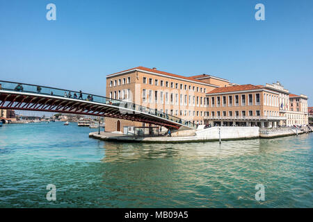 Verfassung Brücke zum Bahnhof Santa Lucia. Stockfoto