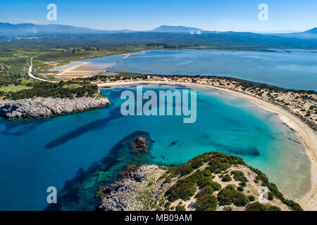 Panoramablick auf das Luftbild von voidokilia Strand, einem der besten Strände im mediterranen Europa, schöne Lagune von Voidokilia aus der Sicht Stockfoto