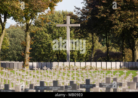 Grabsteine auf dem deutschen Soldatenfriedhof in Ysselsteyn, Niederlande Stockfoto