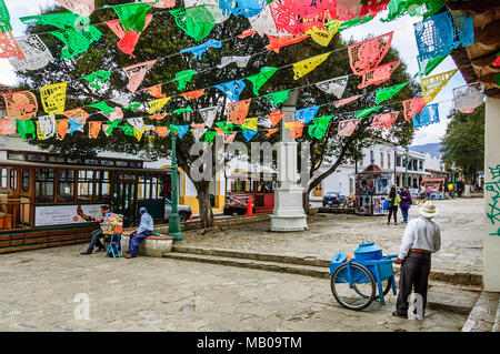 San Cristobal de las Casas, Mexiko - 25. März 2015: Festliche Straßenszene in San Cristobal de las Casas, Chiapas. Stockfoto