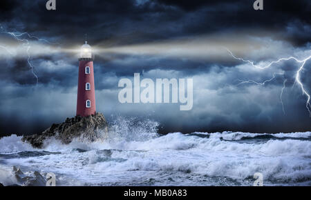 Leuchtturm in stürmischer Landschaft - Führer und Vision Concept Stockfoto