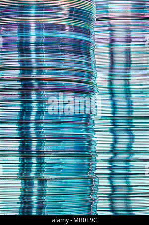 Stapel von kühlem Blau transparent DVD- und CD-Computer Festplatten erstellen Conceptual Data Technologie Hintergrund Stockfoto