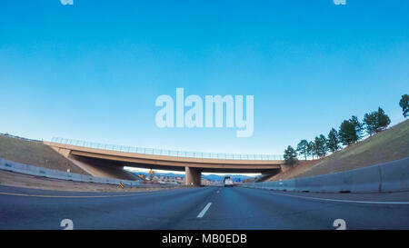 Fahren auf erbengemeinschaften Highway 470 in den frühen Morgenstunden. Stockfoto