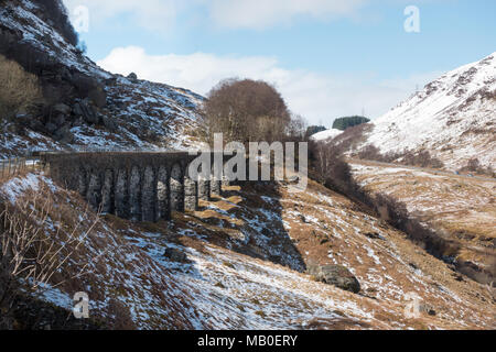 Glen Ogle Viadukt über dem Rob Roy Way und Nationale Route 7, Florence, Schottland, Großbritannien Stockfoto