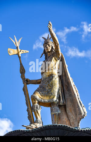 Statue der Pachacuti Inca'' in der Plaza de Armas, Cusco, Peru. Stockfoto