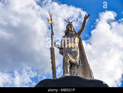 Statue der Pachacuti Inca'' in der Plaza de Armas, Cusco, Peru. Stockfoto