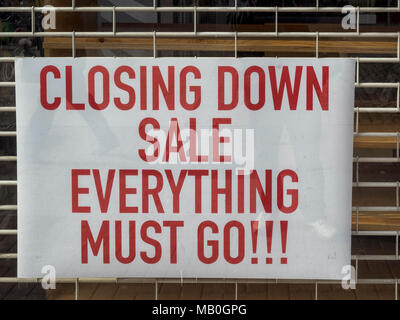 SOUTHEND-ON-SEA, ESSEX, Großbritannien - 29. MÄRZ 2018: Sign in Shop - Closing Down - Everything Must Go Stockfoto