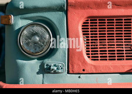In der Nähe von alten Vintage Retro Classic Car Scheinwerfer Lampe. Stockfoto
