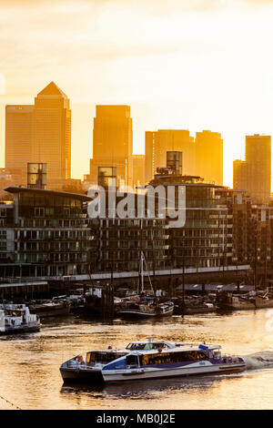 England, London, Sonnenaufgang über Canary Wharf und die Docklands Stockfoto