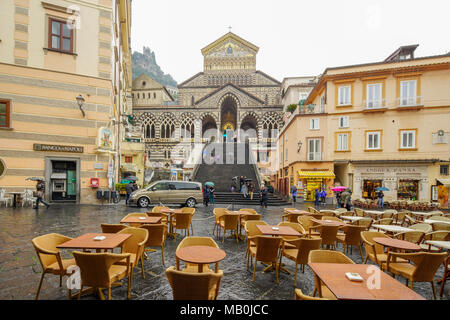 Apostel hl. Andreas Kathedrale in Amalfi, Piazza del Duomo in Amalfi, Kampanien, Italien. Stockfoto