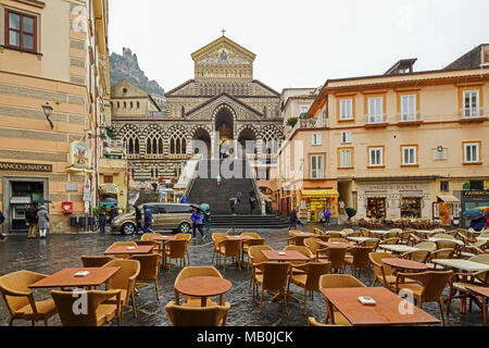 Apostel hl. Andreas Kathedrale in Amalfi, Piazza del Duomo in Amalfi, Kampanien, Italien. Stockfoto