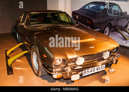 England, London, Covent Garden, London Film Museum, Aston Martin V8 Auto aus dem James Bond Film The Living Daylights datiert 1987 Stockfoto