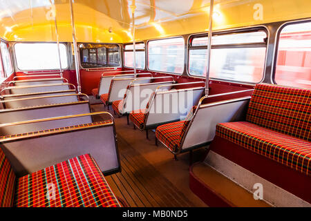 England, London, Routemaster traditionellen roten Londoner Doppeldeckerbus Stockfoto