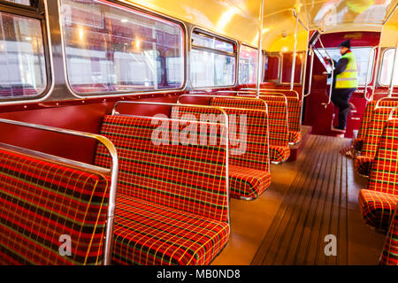 England, London, Routemaster traditionellen roten Londoner Doppeldeckerbus Stockfoto