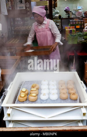 Japan, Hoshu, Präfektur Shizuoka, Atami, traditionelle Gedämpfte Brötchen Stockfoto