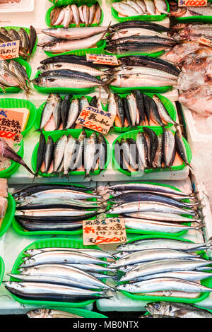 Japan, Hoshu, Tokio, Ueno, Ameyoko Shopping Street, Meeresfrüchte Store Stockfoto