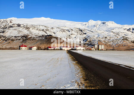 Bauernhäuser, Berge, Europa, Eyjafjallajökull, Gestastofa, Gletscher, Häuser, Insel, Landschaften, Schnee, Straße, Vulkan, Vulkan Insel, winter Stockfoto