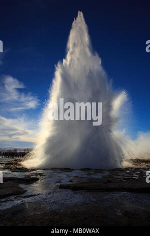 Europa, Geysir, Insel, Licht Stimmung, Strokkur, Thermalbad, Thermalquelle, Vulkan Insel, Vulkanismus, Wasser, winter Stockfoto