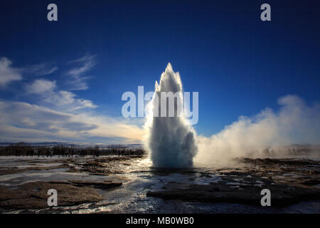 Europa, Geysir, Insel, Licht Stimmung, Strokkur, Thermalbad, Thermalquelle, Vulkan Insel, Vulkanismus, Wasser, winter Stockfoto