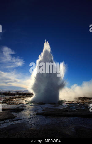 Europa, Geysir, Insel, Licht Stimmung, Strokkur, Thermalbad, Thermalquelle, Vulkan Insel, Vulkanismus, Wasser, winter Stockfoto