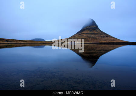 Berge, Europa, Insel, Kirkjufell, Szenerien, See, Snaefellsnes, Reflexion, Vulkan, Insel, Wasser, winter Stockfoto