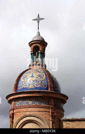 Keramik Kuppel der Kapelle El Carmen in Sevilla Stockfoto