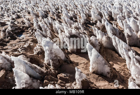 Eisformationen in der Siloli Wüste Boliviens in der Nähe des Uyuni Salzsee, Südamerika. Stockfoto