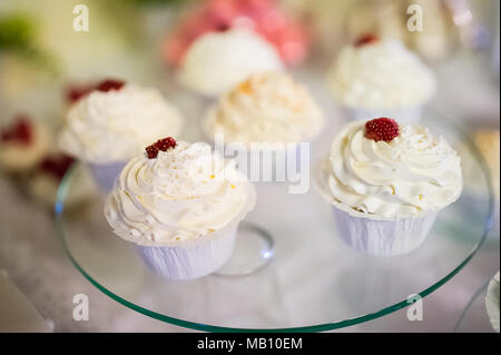 Erdbeer muffin Platte Stockfoto