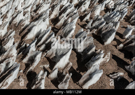 Eisformationen in der Siloli Wüste Boliviens in der Nähe des Uyuni Salzsee, Südamerika. Stockfoto