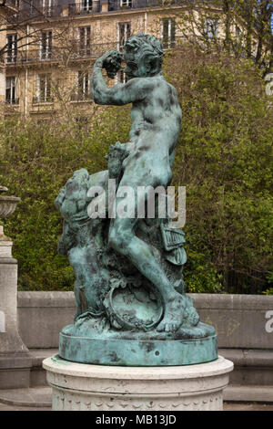 'Dieu Pan et un Tigre' (Pan, den Gott des Wilden, und ein Tiger) Statue von Justin Becquet (1829-1907) im Palais Galliera, Paris, Frankreich Stockfoto