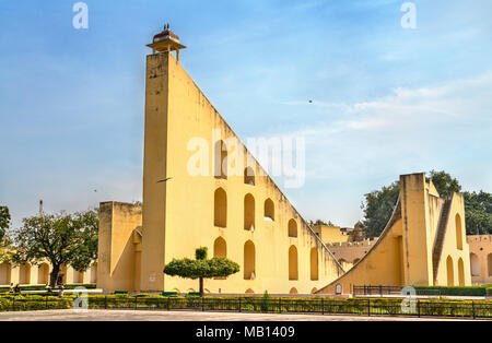 Vrihat Samrat Yantra, das weltweit größte Sonnenuhr bei Jantar Mantar in Jaipur, Indien Stockfoto