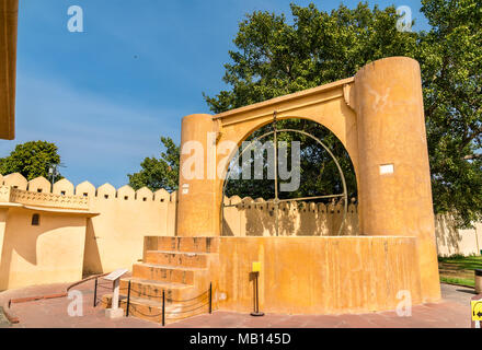 Architektonische astronomische Instrumente bei Jantar Mantar in Jaipur, Indien Stockfoto