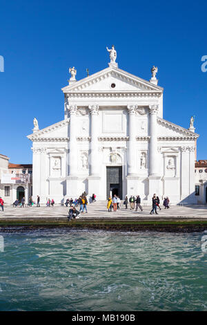 Fassade von San Giorgio Maggiore von Canale della Giudecca, Venedig, Venetien, Italien. Diese Kirche wurde von Andrea Palladio entworfen, die untergehende Sonne zu Gesicht Stockfoto