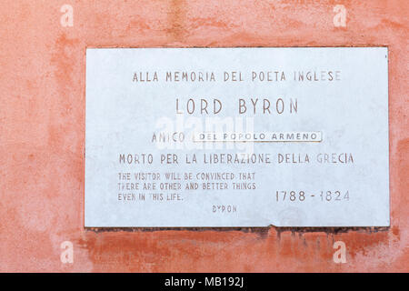 Gedenktafel an Lord Byron, San Lazzaro Degli Armeni (San Lazzaro Insel; Isola di San Lazzaro), Venedig, Venetien, Italien. Byron lebte und Stu Stockfoto